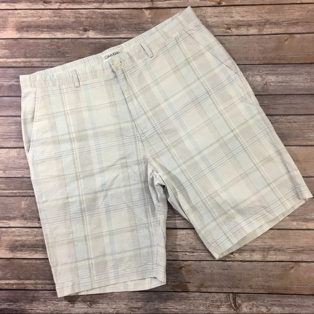 (SOLD) Calvin Klein Men’s Plaid Above Knee Shorts - Picture 1 of 4